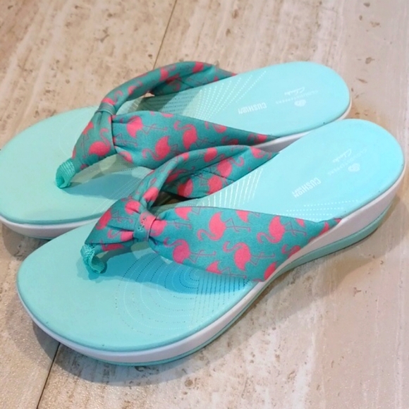 clarks flamingo flip flops